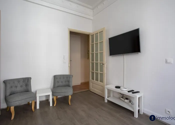Near Gambetta * Niza